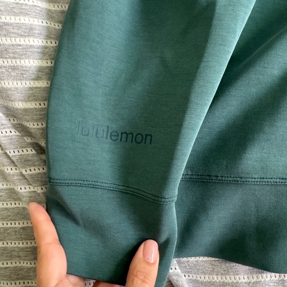 Lululemon Perfectly Oversized Cropped Crew *Softstreme* - Picture 4 of 5